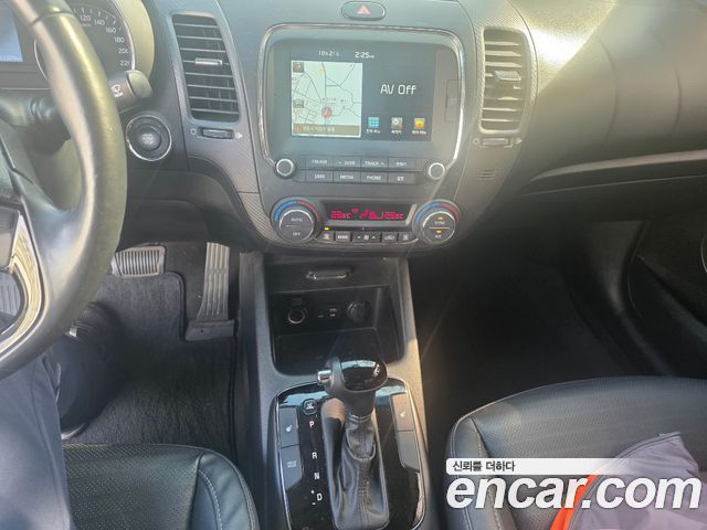 Kia K3 2017 — photo 8