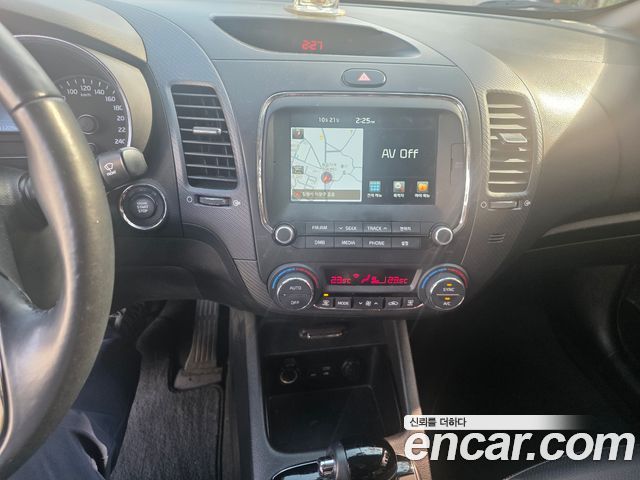 Kia K3 2017 — photo 9