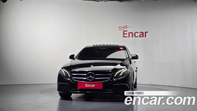 Mercedes-Benz E-Class 2020 — photo 3