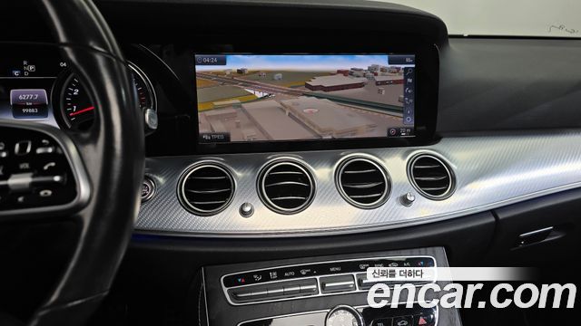 Mercedes-Benz E-Class 2020 — photo 12