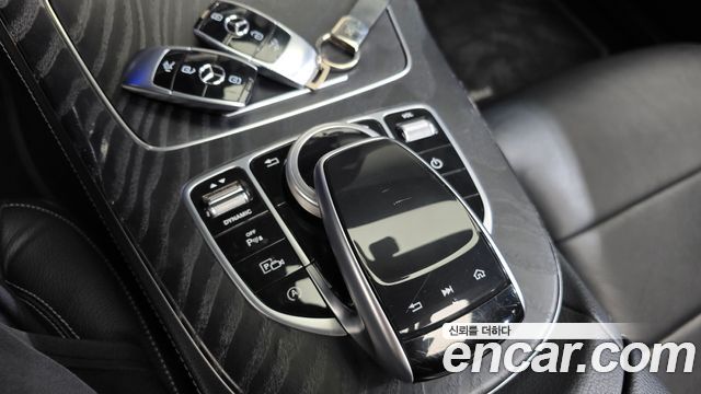 Mercedes-Benz E-Class 2020 — photo 19