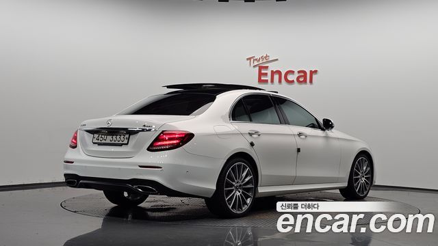Mercedes-Benz E-Class 2017 — photo 2