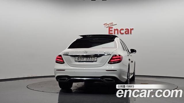 Mercedes-Benz E-Class 2017 — photo 4