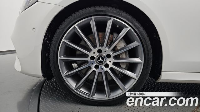 Mercedes-Benz E-Class 2017 — photo 5