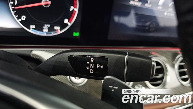 Mercedes-Benz E-Class 2017 — photo 12