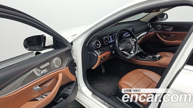 Mercedes-Benz E-Class 2017 — photo 13