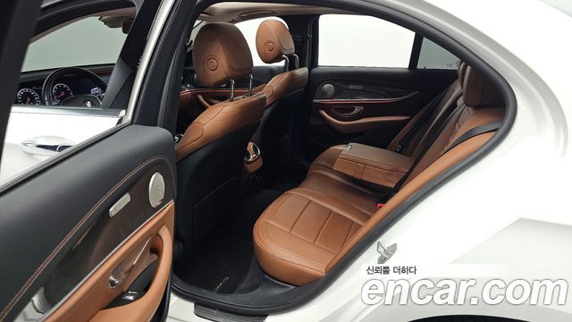 Mercedes-Benz E-Class 2017 — photo 17