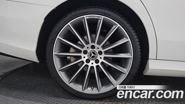 Mercedes-Benz E-Class 2017 — photo 7