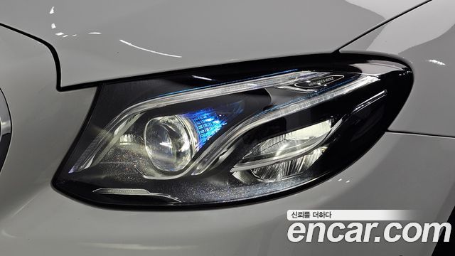 Mercedes-Benz E-Class 2017 — photo 8