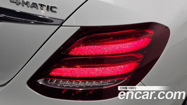 Mercedes-Benz E-Class 2017 — photo 9