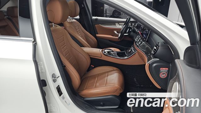 Mercedes-Benz E-Class 2017 — photo 16