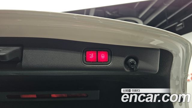 Mercedes-Benz E-Class 2017 — photo 27