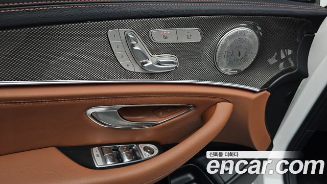 Mercedes-Benz E-Class 2017 — photo 29
