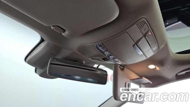 Mercedes-Benz E-Class 2017 — photo 31