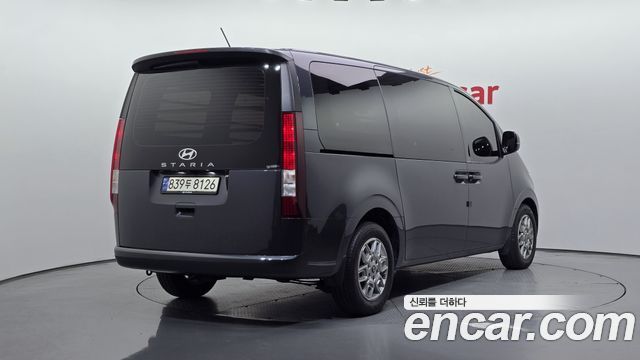 Hyundai Staria 2025 — photo 2