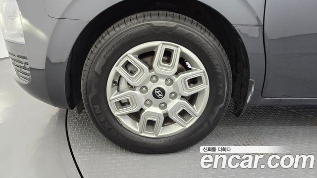Hyundai Staria 2025 — photo 5