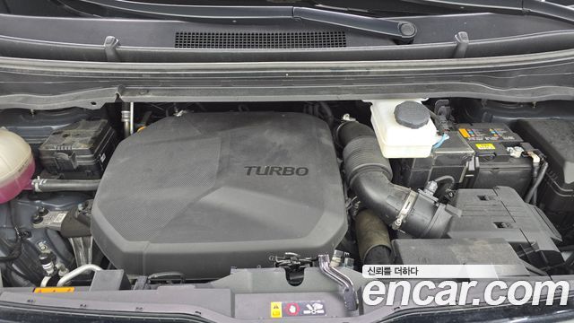 Hyundai Staria 2025 — photo 6