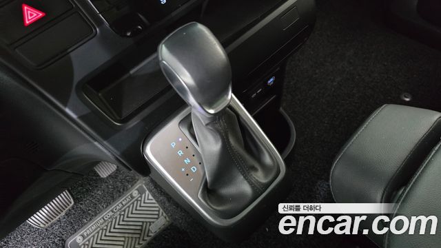 Hyundai Staria 2025 — photo 9
