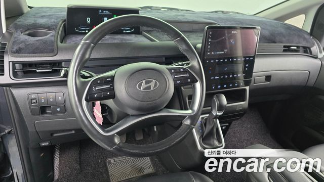 Hyundai Staria 2025 — photo 13