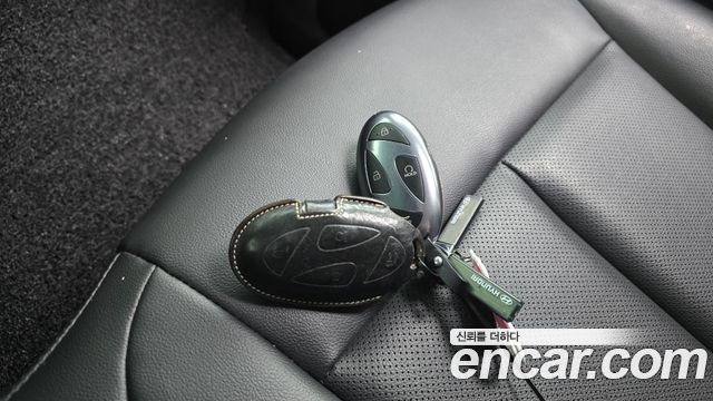 Hyundai Staria 2025 — photo 15