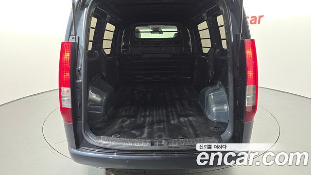 Hyundai Staria 2025 — photo 16