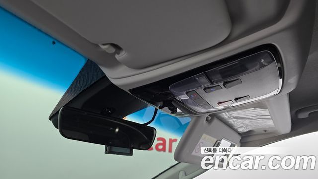 Hyundai Staria 2025 — photo 17
