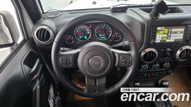 Jeep Wrangler 2017 — photo 13