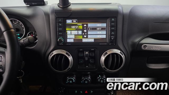 Jeep Wrangler 2017 — photo 15