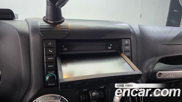 Jeep Wrangler 2017 — photo 19
