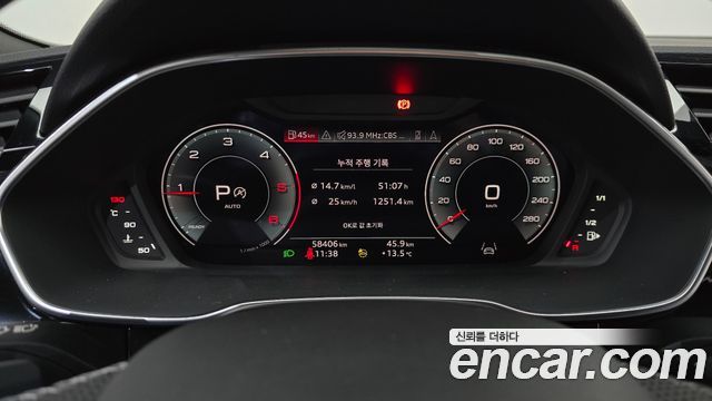 Audi Q3 2023 — photo 11