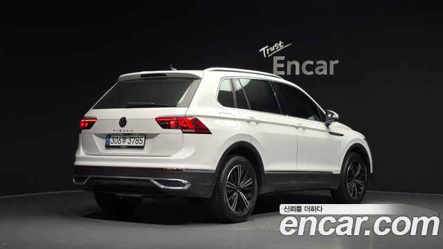 Volkswagen Tiguan 2024 — photo 2