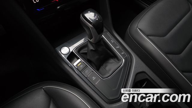 Volkswagen Tiguan 2024 — photo 9
