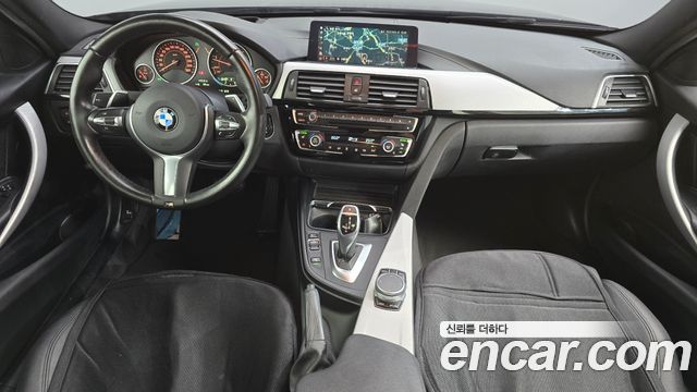 BMW 3-Series 2018 — photo 10