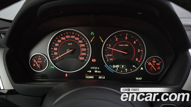 BMW 3-Series 2018 — photo 11