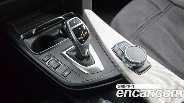 BMW 3-Series 2018 — photo 12