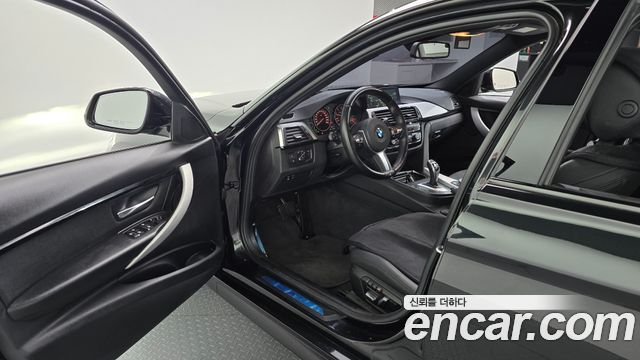 BMW 3-Series 2018 — photo 13