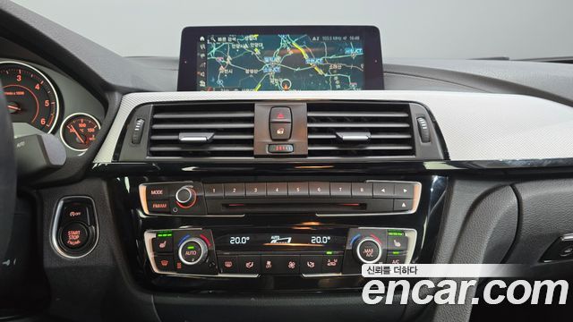 BMW 3-Series 2018 — photo 18