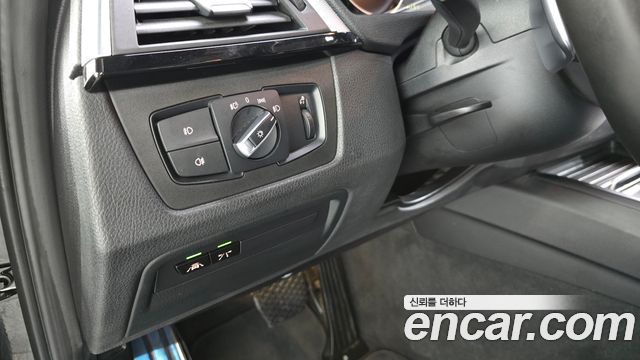 BMW 3-Series 2018 — photo 23