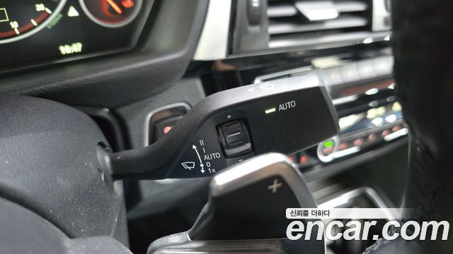 BMW 3-Series 2018 — photo 25