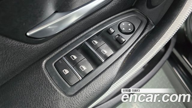 BMW 3-Series 2018 — photo 26