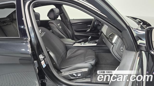 BMW 3-Series 2018 — photo 16