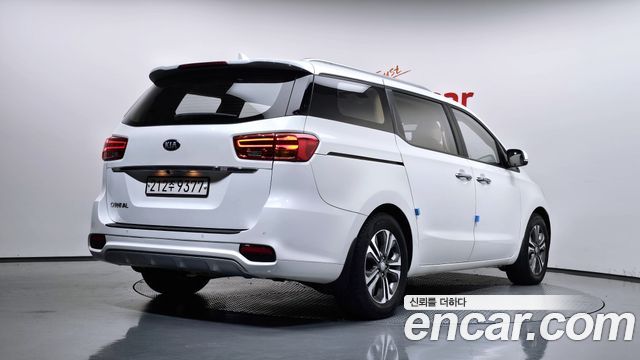 Kia Canival 2020 — photo 2
