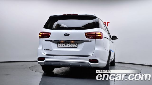 Kia Canival 2020 — photo 4