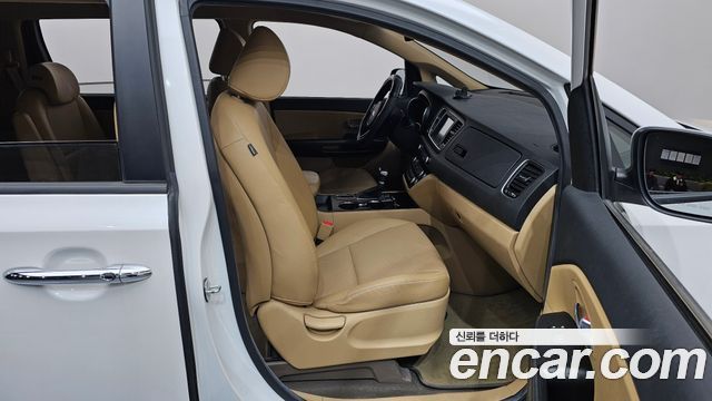 Kia Canival 2020 — photo 16