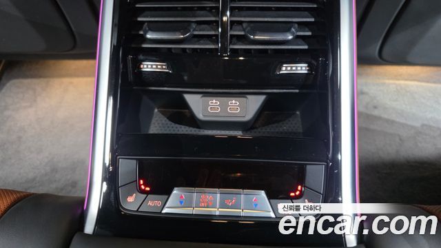 BMW 8-Series 2021 — photo 25