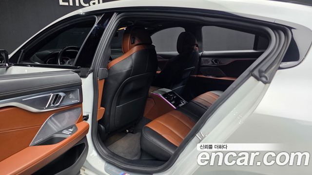 BMW 8-Series 2021 — photo 16
