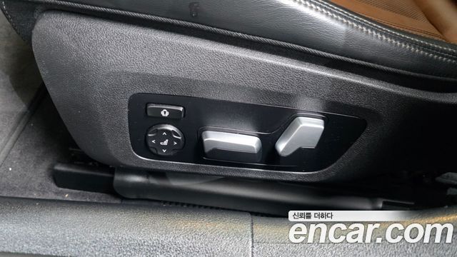 BMW 8-Series 2021 — photo 31