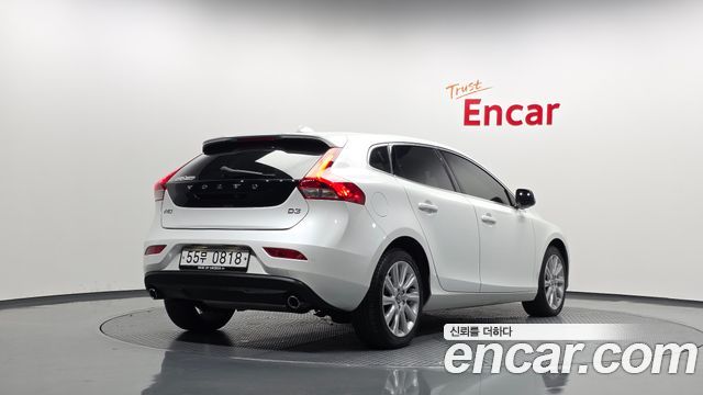 Volvo V40 2016 — photo 2