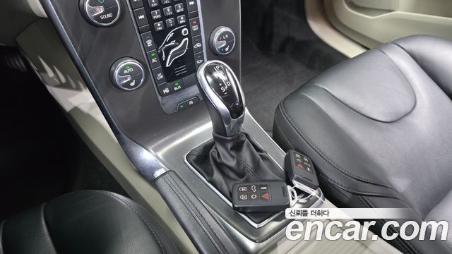 Volvo V40 2016 — photo 12