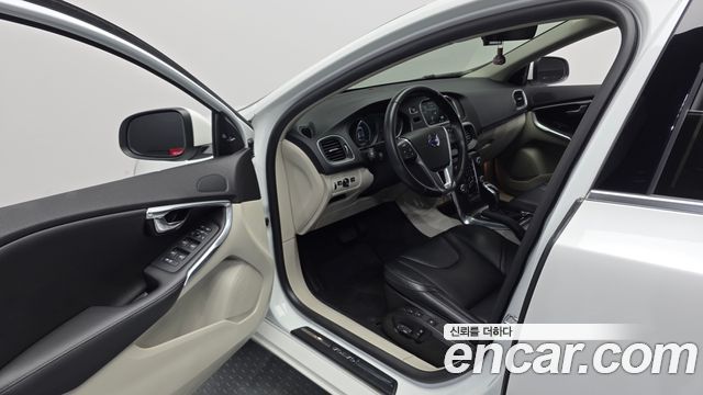 Volvo V40 2016 — photo 13